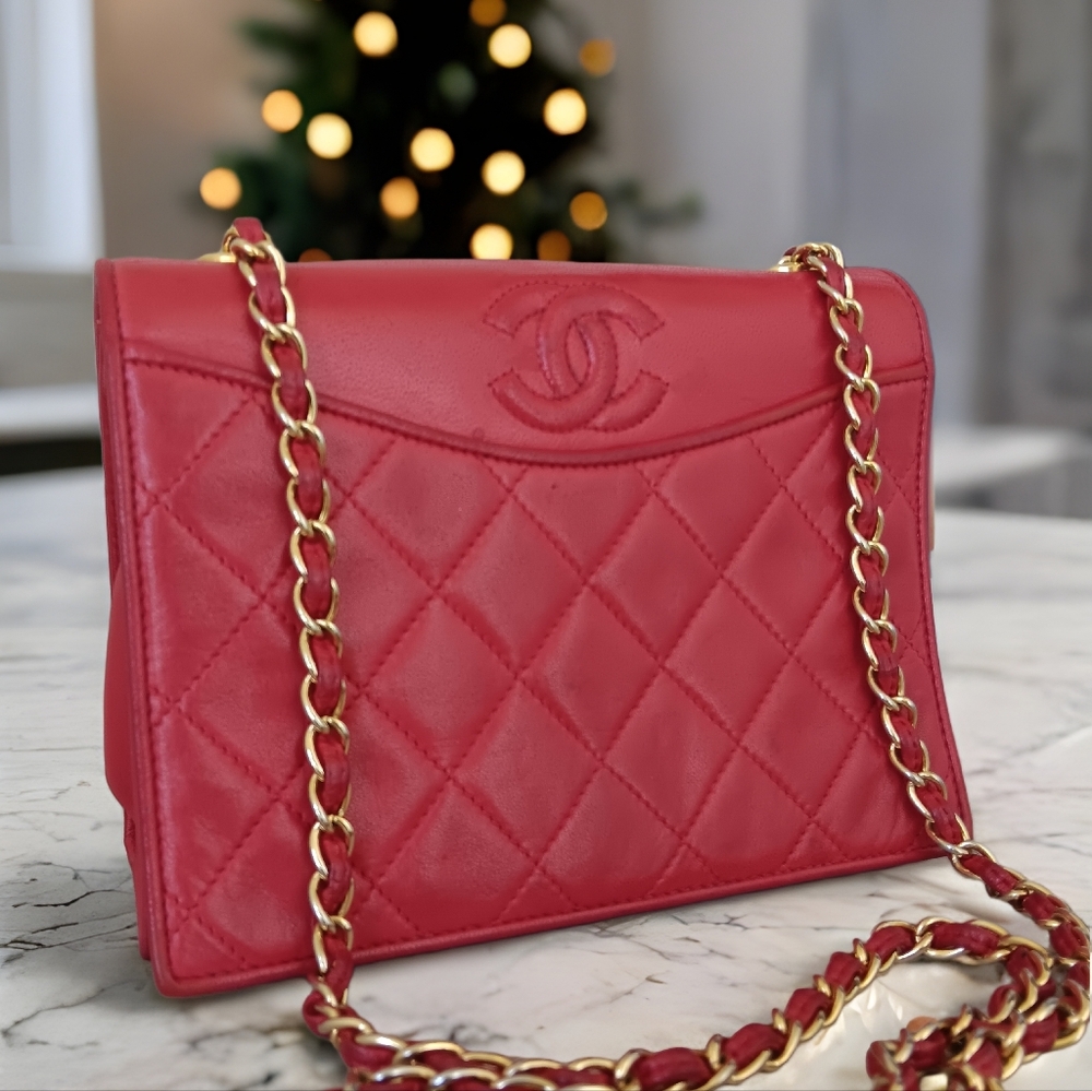 ​🌹 RARE CHANEL Vintage Red Lambskin Diana Flap Bag - 24K Gold Hardware 🌹 - Picture 4 of 17